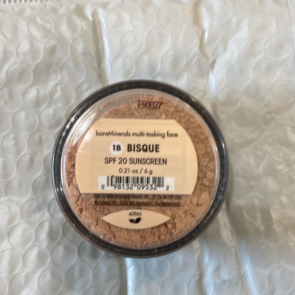 NWOT bareMinerals Bisque. Color 1B. SPF 20. Non-smokers home. 0.21 oz - 6 g.